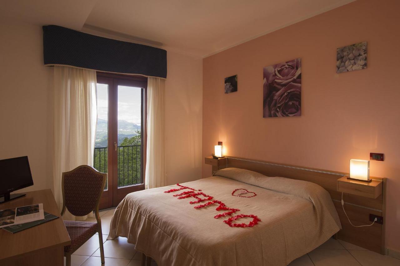 蒙特埃瓦津皇家酒店 奥斯佩达勒托·达尔皮诺 外观 照片